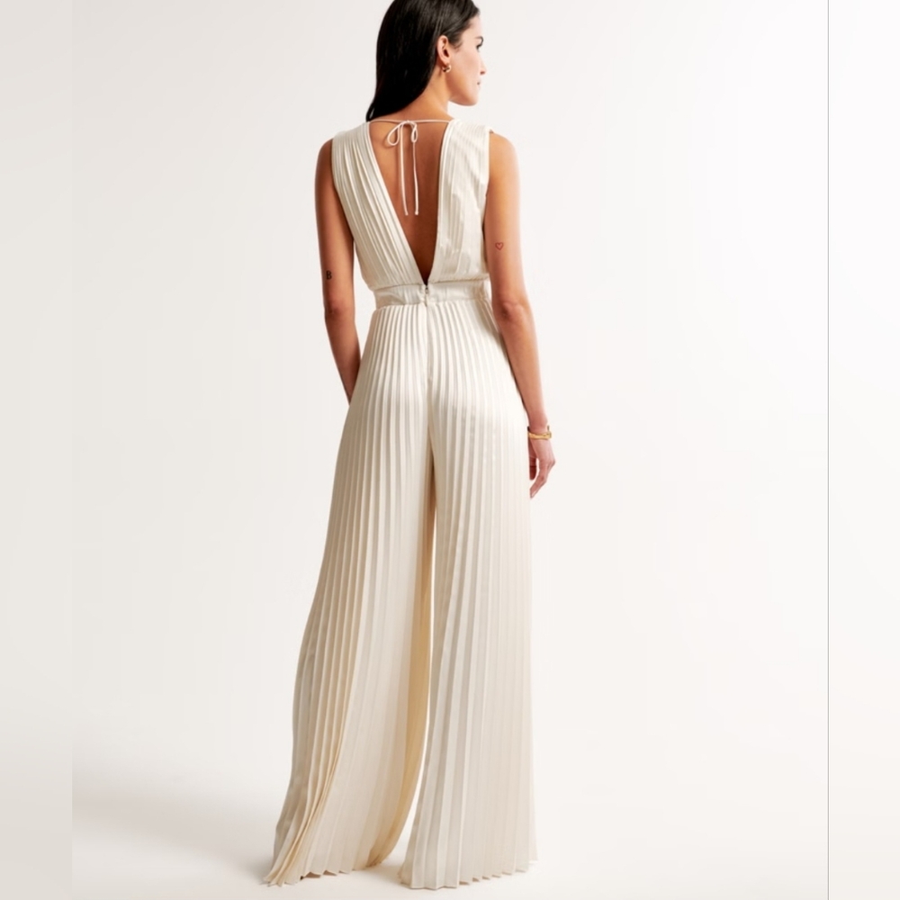 A&F "Giselle Pleated Jumpsuit," XS - Picture 2 of 6